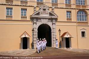 la relève de la Garde des Carabiniers du Prince de Monaco